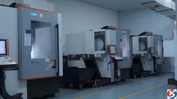 5-Axis CNC Machines: Features and Applications 10:43 pm 1